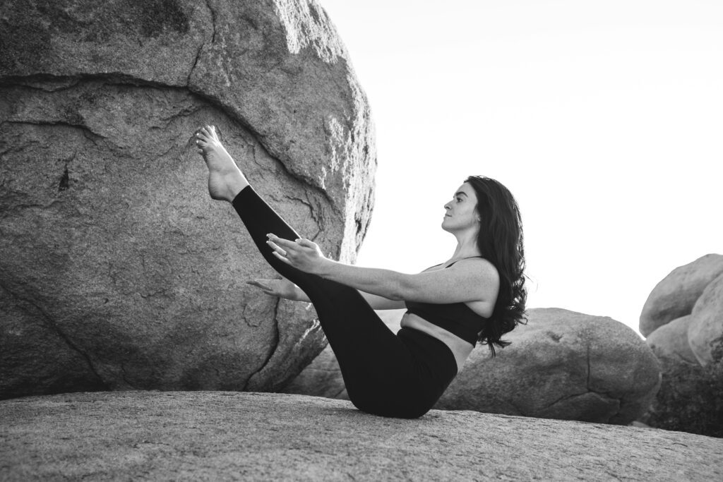 runner performing navasana